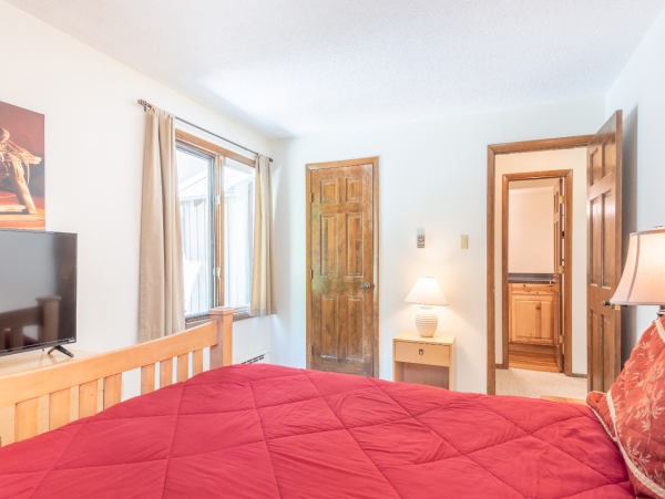 Copper MTN Center village pet friendly one bedroom Ski in Walk out